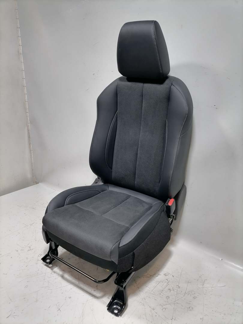 Mitsubishi Eclipse Cross GL3W original Sitz vorn rechts Beifahrersitz Teilleder elektrisch Bj.2023